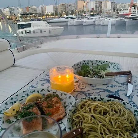 Yacht 18m Sunseeker In Mallorca Mit Fruehstueck & Bordcrew