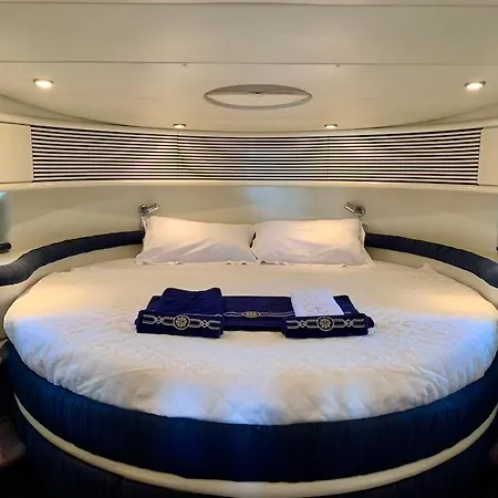 Yacht 18m Sunseeker In Mallorca Mit Fruehstueck & Bordcrew 보트호텔 엘아레날